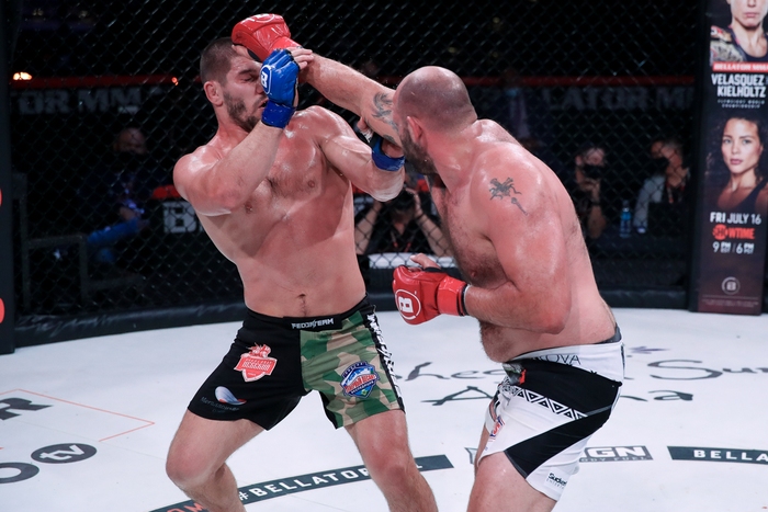 Valentin Moldavsky đánh bại Timothy Johnson trong trận đại chiến, giành về chiếc đai lịch sử của Bellator - Ảnh 4.