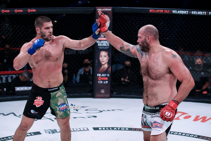 Valentin Moldavsky đánh bại Timothy Johnson trong trận đại chiến, giành về chiếc đai lịch sử của Bellator - Ảnh 1.