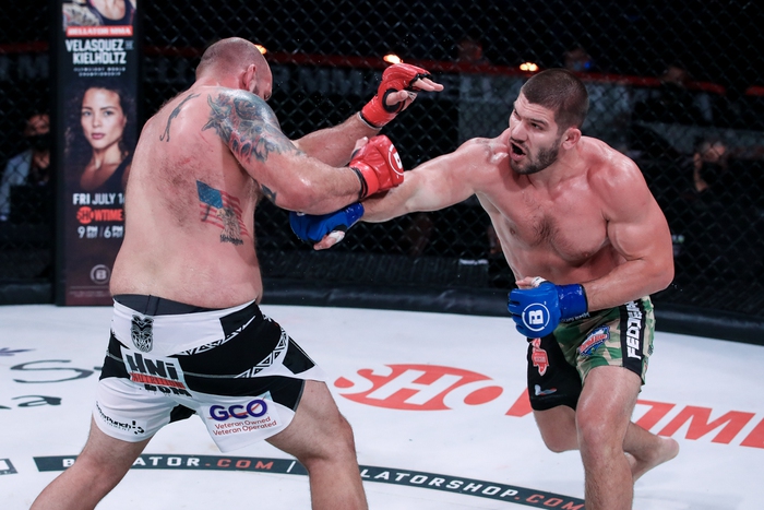 Valentin Moldavsky đánh bại Timothy Johnson trong trận đại chiến, giành về chiếc đai lịch sử của Bellator - Ảnh 2.