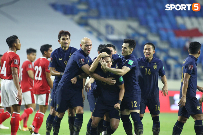 [Vòng loại World Cup 2022] Thái Lan 1-1 Indonesia: Hàng thủ "Voi chiến" đừng nhìn đội bạn ghi bàn - Ảnh 1.