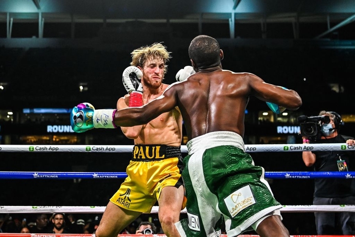 Chùm ảnh: Logan Paul trụ vững sau 8 hiệp trong trận đấu biểu diễn cùng Floyd Mayweather - Ảnh 4.