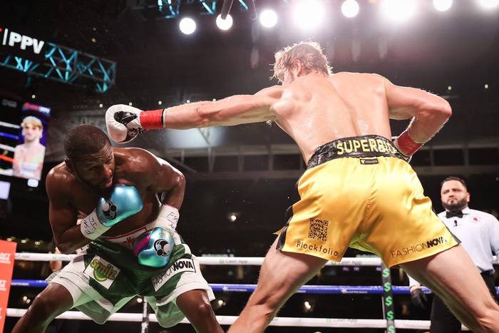 Chùm ảnh: Logan Paul trụ vững sau 8 hiệp trong trận đấu biểu diễn cùng Floyd Mayweather - Ảnh 3.