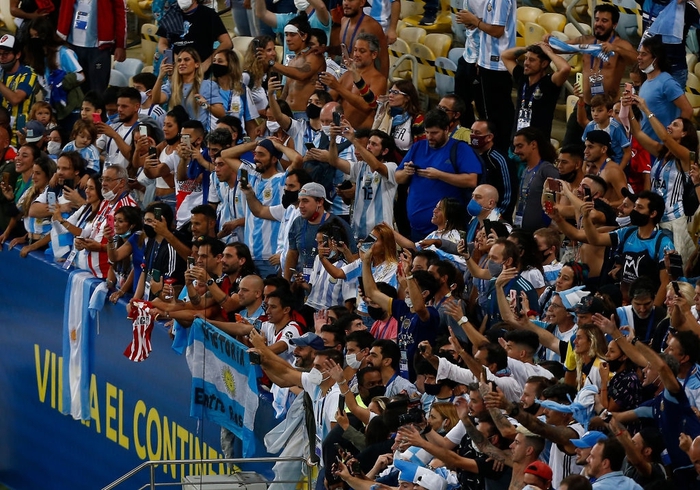 Ảnh: Messi nhận cú đúp danh hiệu cá nhân, Argentina nâng cao chiếc cúp Copa America sau 28 năm chờ đợi - Ảnh 9.