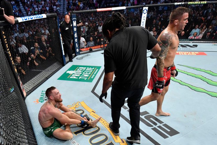 Conor McGregor được chuyển gấp tới viện sau chấn thương gãy chân kinh hoàng, tiến hành phẫu thuật vào ngày 12/7 - Ảnh 2.