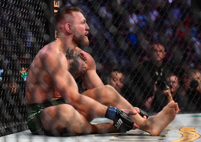 Chủ tịch Dana White: Conor McGregor bị viêm mắt cá, đòi quấn băng cổ chân trước trận gặp Dustin Poirier - Ảnh 1.