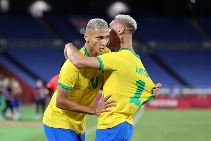 Ảnh: Pha ăn mừng đầy khiêu khích của Richarlison khi sút tung lưới Olympic Đức - Ảnh 4.