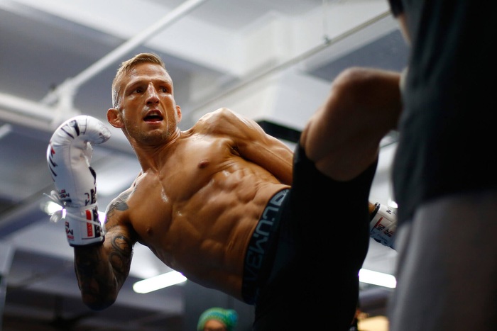 Bê bối doping của T.J. Dillashaw và những trăn trở ngày tái xuất - Ảnh 2.