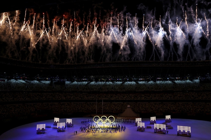 Lễ khai mạc Olympic Tokyo 2021 hoành tráng và lung linh sắc màu - Ảnh 6.