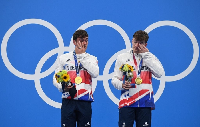Hai VĐV của Vương quốc Anh giành HCV Olympic môn nhảy cầu sau chiến thắng nghẹt thở trước bộ đôi đến từ Trung Quốc - Ảnh 7.