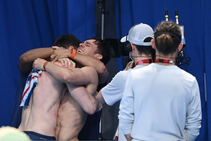 Hai VĐV của Vương quốc Anh giành HCV Olympic môn nhảy cầu sau chiến thắng nghẹt thở trước bộ đôi đến từ Trung Quốc - Ảnh 6.