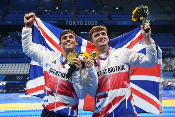 Hai VĐV của Vương quốc Anh giành HCV Olympic môn nhảy cầu sau chiến thắng nghẹt thở trước bộ đôi đến từ Trung Quốc - Ảnh 8.