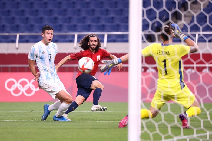 Olympic Tây Ban Nha dễ dàng đi tiếp sau trận hoà 1-1 với Olympic Argentina - Ảnh 3.