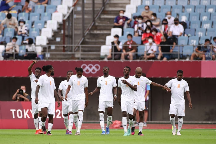 Cá nhân tỏa sáng, Olympic Tây Ban Nha giành vé vào bán kết sau 120 phút rượt đuổi tỷ số hấp dẫn - Ảnh 3.