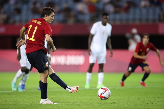 Cá nhân tỏa sáng, Olympic Tây Ban Nha giành vé vào bán kết sau 120 phút rượt đuổi tỷ số hấp dẫn - Ảnh 11.