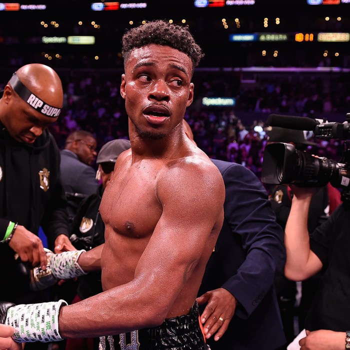 Errol Spence buộc phải rút lui vì chấn thương, Manny Pacquiao chuyển sang đối đầu cùng nhà vô địch WBA Yordenis Ugas - Ảnh 1.