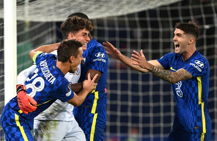 Cầu thủ Chelsea tung hô thủ môn Kepa sau khi giành danh hiệu Siêu cúp Châu Âu - Ảnh 6.