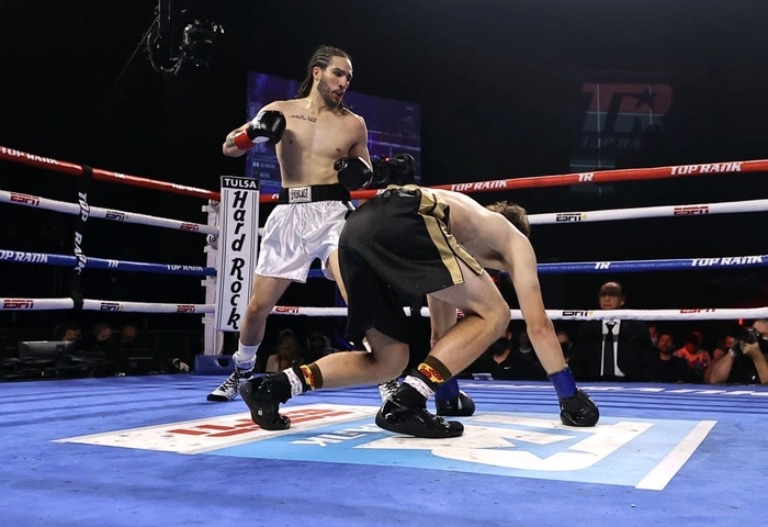 Cháu trai của huyền thoại Muhammad Ali giành chiến thắng ấn tượng trong ngày ra mắt làng quyền Anh - Ảnh 2.