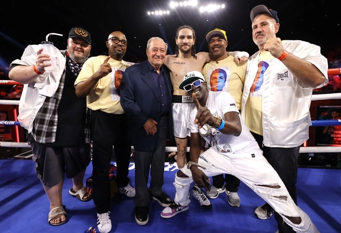 Cháu trai của huyền thoại Muhammad Ali giành chiến thắng ấn tượng trong ngày ra mắt làng quyền Anh - Ảnh 5.