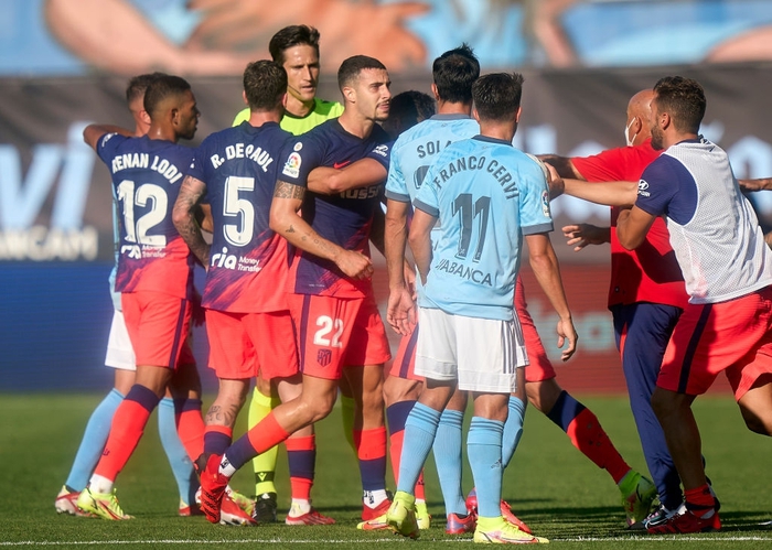 Suarez gián tiếp "châm ngòi" cho 3 thẻ đỏ trong trận đấu giữa Celta và Atletico - Ảnh 2.