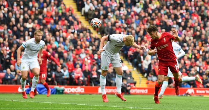 Diogo Jota đánh đầu hiểm hóc mở tỉ số cho Liverpool