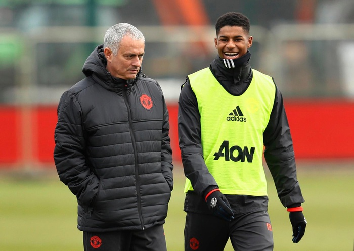 Mourinho mượn Rashford để đá xoáy Solskjaer - Ảnh 1.