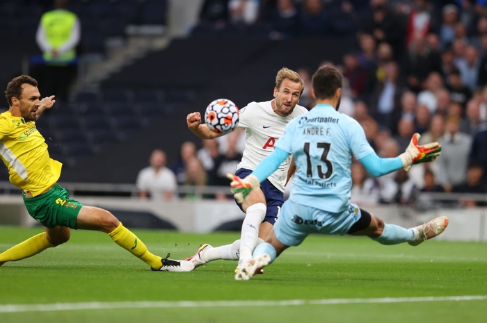 Harry Kane ghi những bàn thắng đầu tiên cho Tottenham sau drama bỏ tập, đòi rời đội - Ảnh 1.