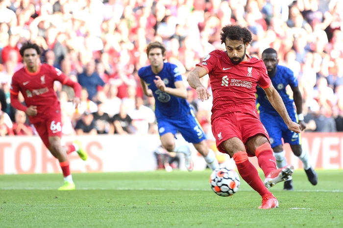 Mohamed Salah cân bằng tỉ số trên chấm 11m