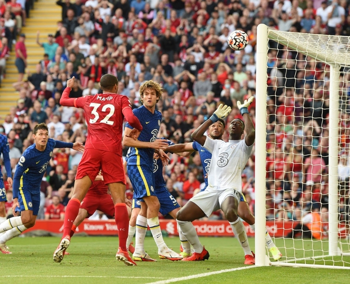 Matip cũng đe dọa khung thành của Chelsea