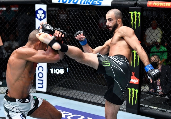 "Thần cước" Giga Chikadze xuất sắc đánh bại Edson Barboza, lên tiếng thách thức cựu vương Max Holloway - Ảnh 1.