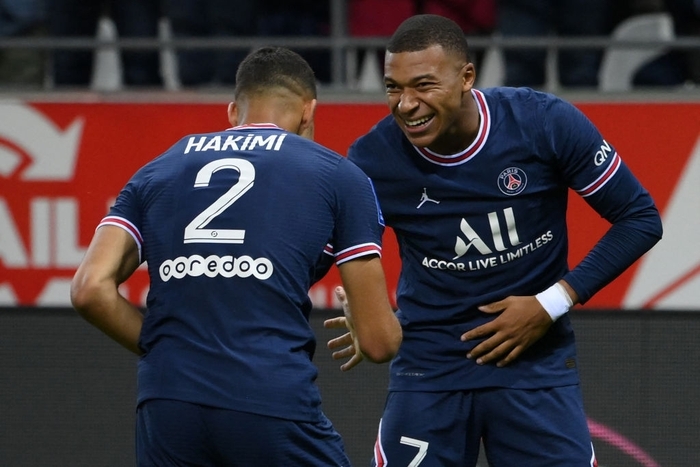 Kylian Mbappe nhân đôi cách biệt cho PSG từ pha kiến tạo của Hakimi