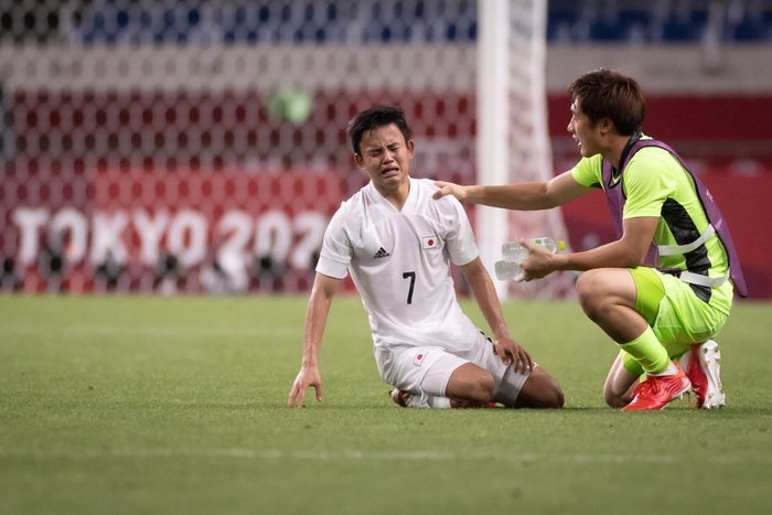 "Messi Nhật Bản" gục khóc như mưa sau thất bại ở trận tranh HCĐ Olympic 2020 - Ảnh 4.