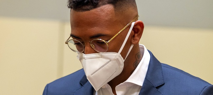 Jerome Boateng nộp phạt 47 tỷ đồng vì đánh bạn gái cũ - Ảnh 1.