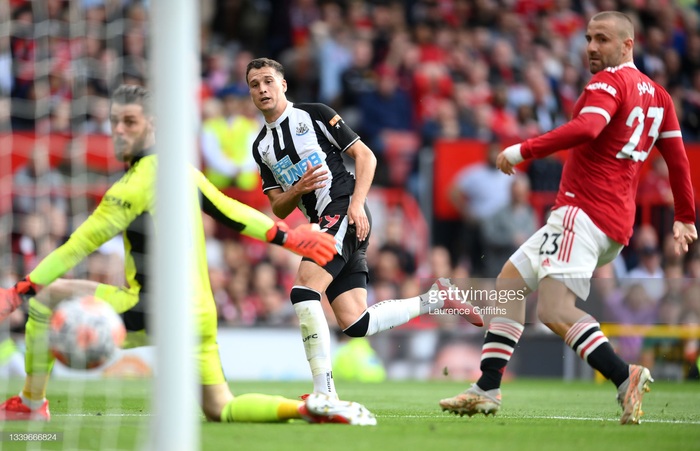 MU 4-1 Newcastle: Ronaldo lập cú đúp, Bruno có siêu phẩm - Ảnh 10.