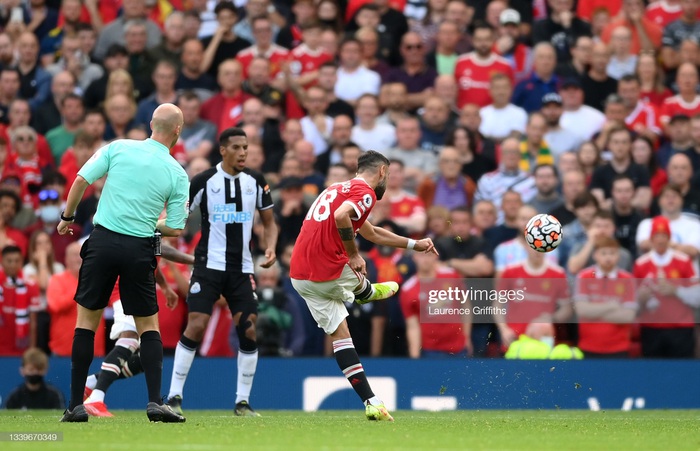 MU 4-1 Newcastle: Ronaldo lập cú đúp, Bruno có siêu phẩm - Ảnh 4.