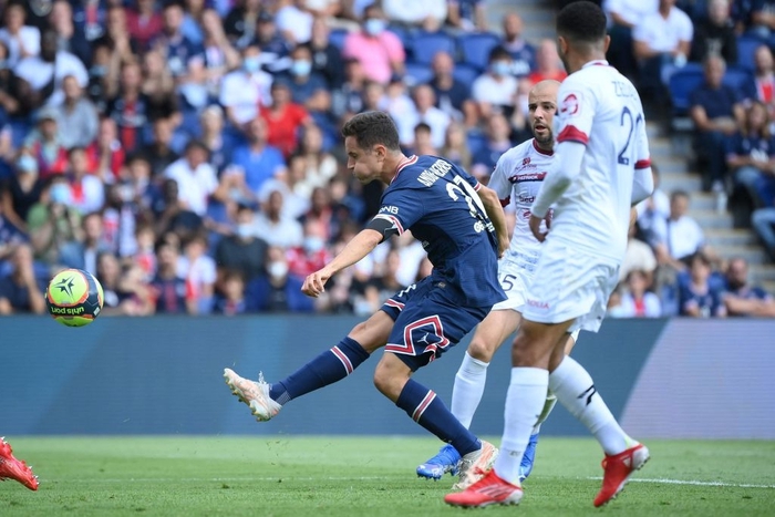 Cựu sao MU tỏa sáng, PSG giải mã hiện tượng Clermont bằng cơn mưa bàn thắng - Ảnh 4.