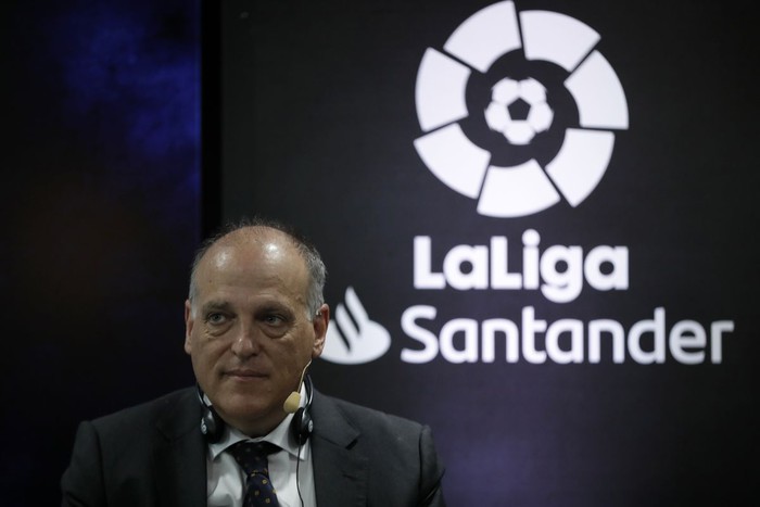 Chủ tịch La Liga công khai chỉ trích Real Madrid vì đã biến Barca thành "con tin" - Ảnh 2.