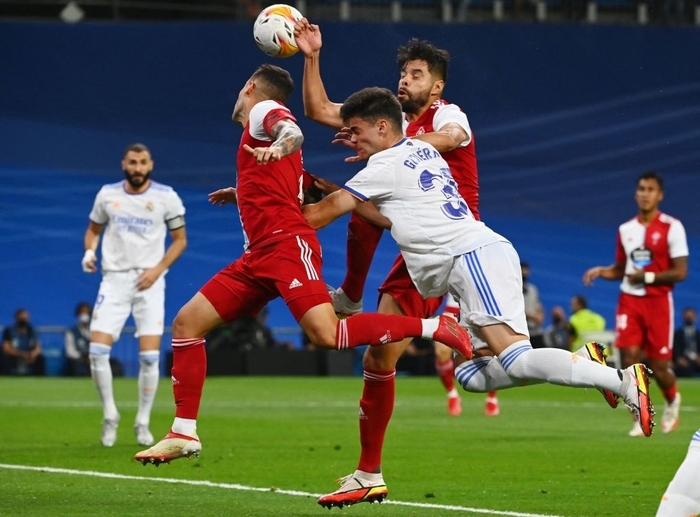 Real Madrid lên đỉnh BXH La Liga trong ngày trở lại Santiago Bernabeu sau 18 tháng - Ảnh 10.