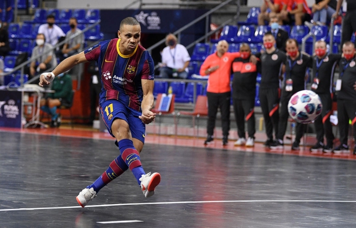 Sức mạnh của tuyển futsal Brazil khủng khiếp đến thế nào? - Ảnh 4.