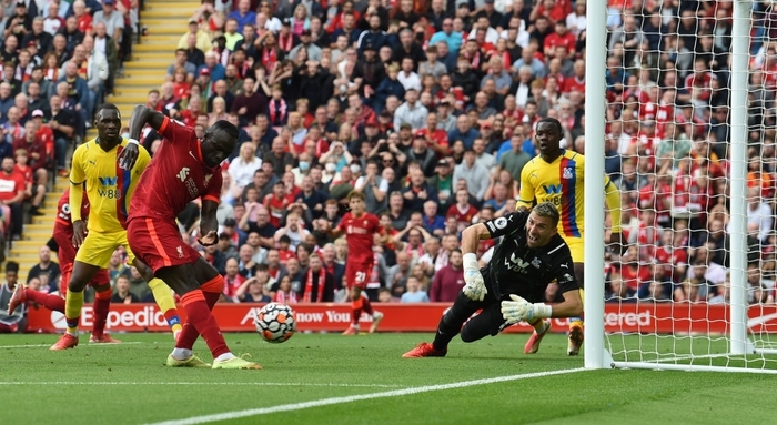 Liverpool 3-0 Crystal Palace: Mane ghi bàn thứ 100 giúp Liverpool giữ vững ngôi đầu bảng - Ảnh 3.