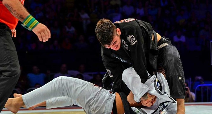 Sốc: Cựu vô địch thế giới Jiujitsu bị siết cổ - Ảnh 2.