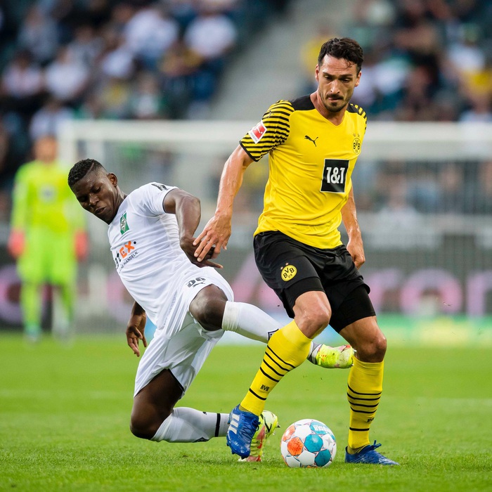 Thi đấu thiếu người, Dortmund nhận thất bại thứ hai tại Bundesliga - Ảnh 1.