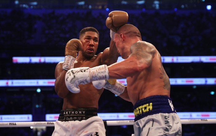 Trận đấu giữa Anthony Joshua vs Oleksandr Usyk kết thúc sớm 5 giây để cứu tay đấm chủ nhà? - Ảnh 2.