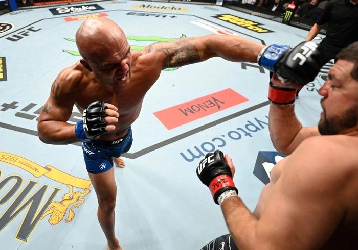 Nick Diaz thua &quot;tâm phục khẩu phục&quot; trước Robbie Lawler trong ngày trở lại võ đài sau hơn 6 năm - Ảnh 3.