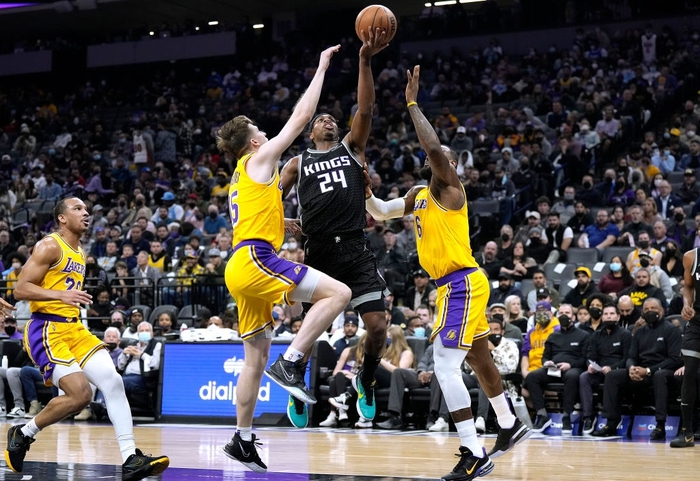 Los Angeles Lakers ngậm ngùi rời sân Sacramento Kings tay trắng - Ảnh 1.