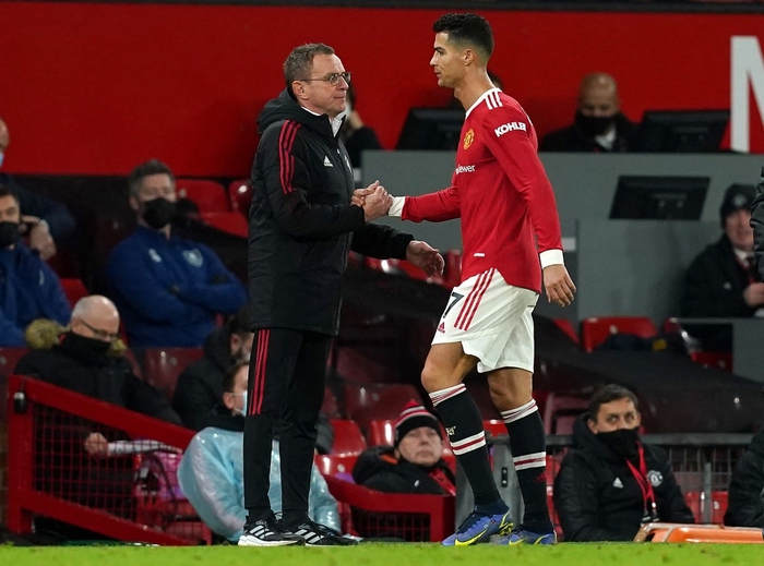 Ronaldo lên tiếng bảo vệ Rangnick: Hãy cho Ralf thêm thời gian!  - Ảnh 1.