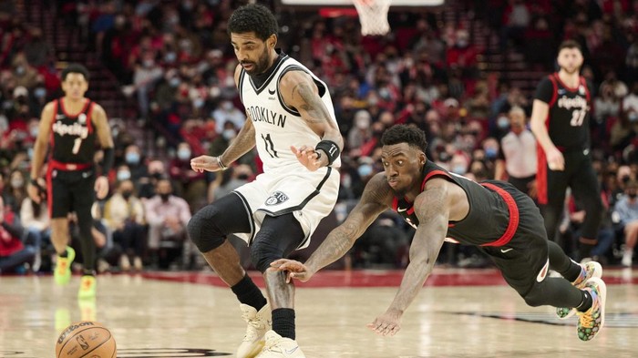 Brooklyn Nets sẽ được sử dụng Kyrie Irving cho các trận sân nhà nếu chấp nhận nộp phạt - Ảnh 1.