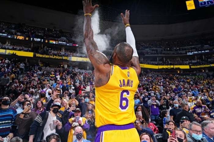 LeBron James lên tiếng xin lỗi NHM Lakers: Hài hước sao trước đó 165 ngày là một động thái khác hoàn toàn - Ảnh 4.