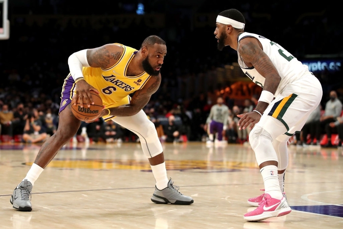 Băng ghế dự bị bùng nổ, Los Angeles Lakers lội ngược dòng ngoạn mục trước Utah Jazz ở hiệp 4 - Ảnh 1.