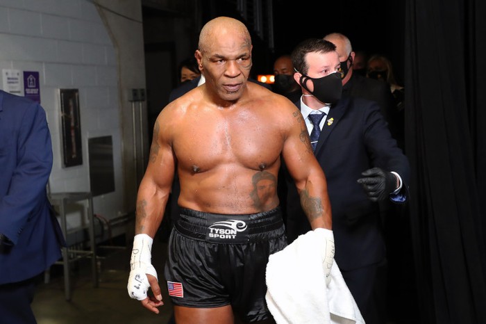 Rộ tin Mike Tyson chuẩn bị đấu kèo 50 triệu USD cùng Jake Paul, "Tay đấm thép" lập tức đính chính - Ảnh 1.