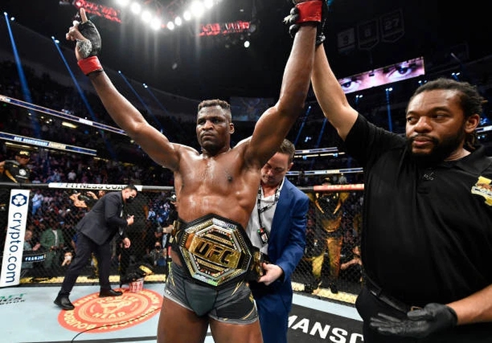 Chủ tịch Dana White phân biệt đối xử giữa Deiveson Figueiredo và Francis Ngannou? - Ảnh 2.